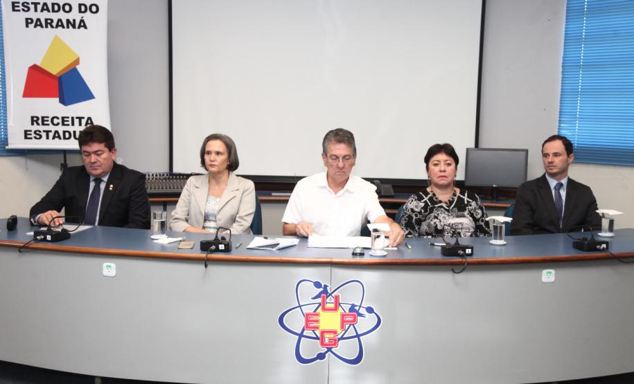 A Receita Estadual do Paraná, em conjunto com a Receita Federal e as universidades PUC Londrina, Universidade Paranaense (UNIPAR) de Umuarama e Universidade Estadual de Ponta Grossa (UEPG) assinaram nos últimos dias três protocolos visando a implantação de novos Núcleos de Apoio Contábil e Fiscal (NAF) nestas instituições.