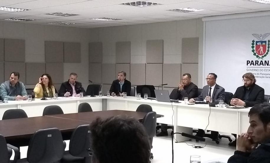 Grupo de trabalho do Separtec valida planos de ação Os coordenadores técnicos que formam o Grupo de Trabalho Permanente (GT) do Sistema Estadual de Parques Tecnológicos – (Separtec) – realizaram um encontro na Secretaria de Planejamento, na última quinta-feira (7), para validar os planos de ação das câmaras temáticas.