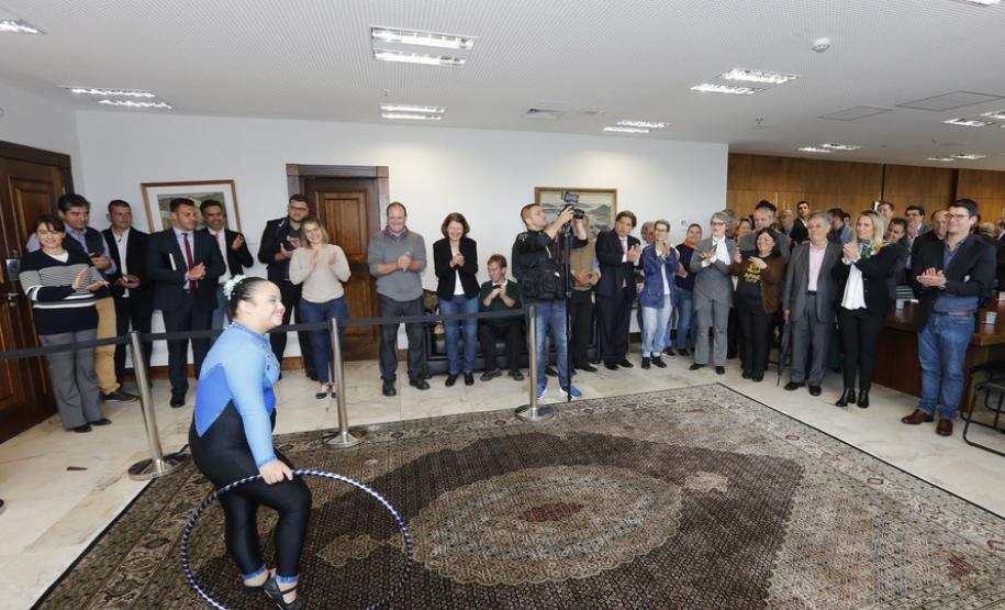 A governadora Cida Borghetti durante a entrega dos prêmios da 35ª premiação do programa Nota Paraná, do mês de outubro em evento no Palácio Iguaçu nesta quarta-feira (24).