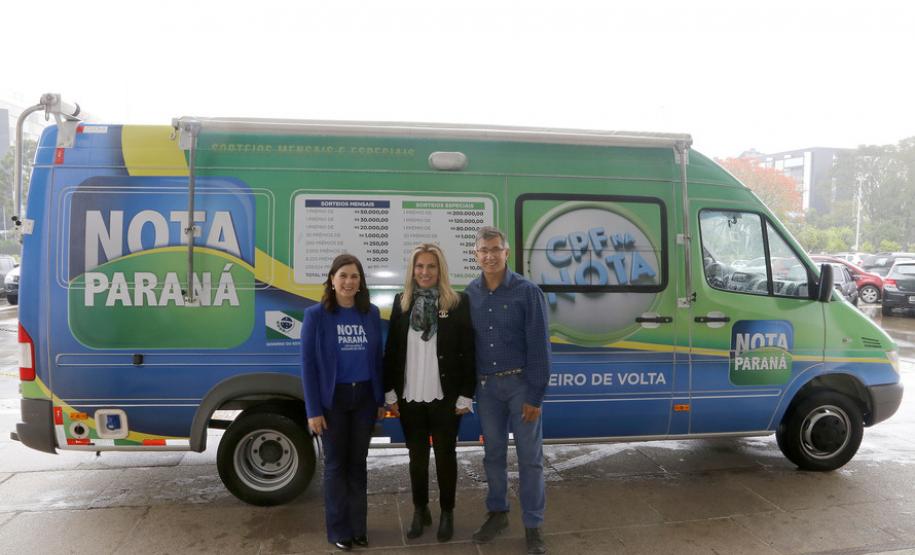 A governadora Cida Borghetti durante a entrega dos prêmios da 35ª premiação do programa Nota Paraná, do mês de outubro em evento no Palácio Iguaçu nesta quarta-feira (24).