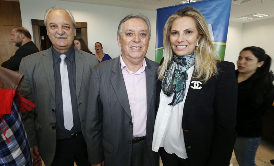 A governadora Cida Borghetti durante a entrega dos prêmios da 35ª premiação do programa Nota Paraná, do mês de outubro em evento no Palácio Iguaçu nesta quarta-feira (24).