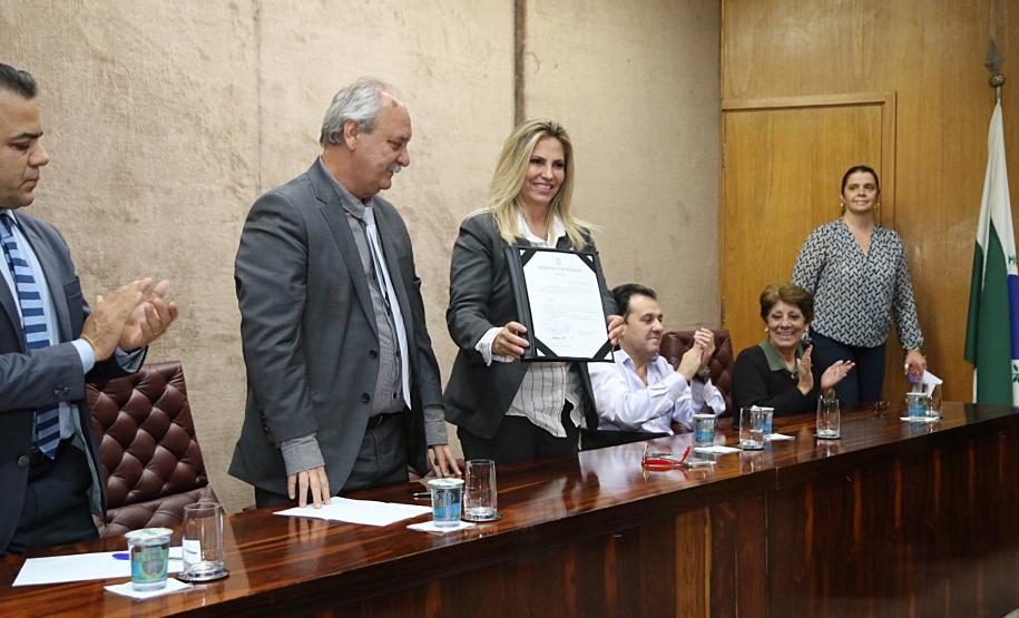 Governadora assina promoção de 41 auditores da Receita Estadual Governadora Cida Borghetti assina a promoção de 41 auditores da Receita Estadual.
