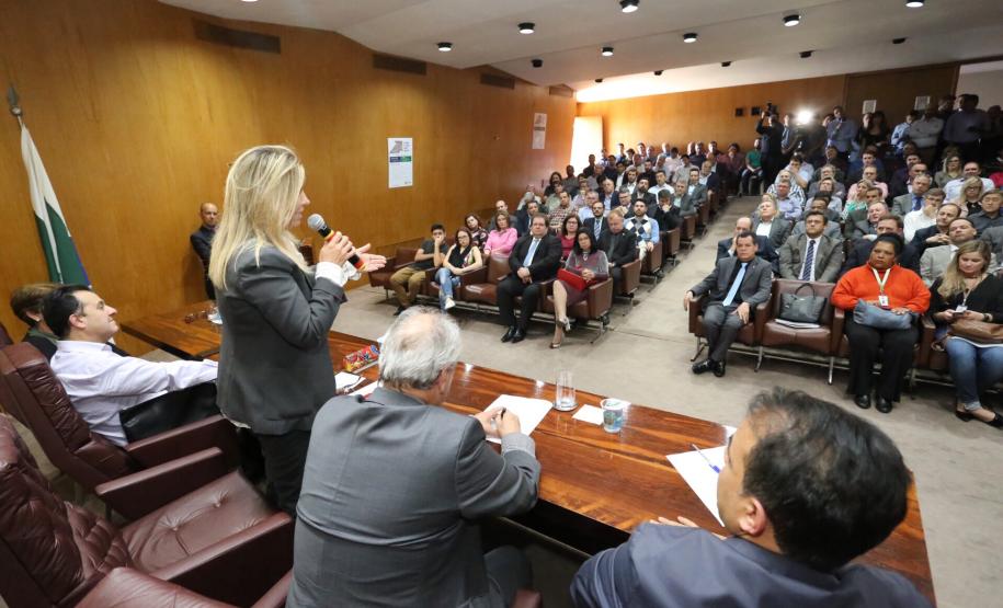 Governadora assina promoção de 41 auditores da Receita Estadual Governadora Cida Borghetti assina a promoção de 41 auditores da Receita Estadual.