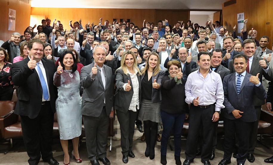Governadora assina promoção de 41 auditores da Receita Estadual Governadora Cida Borghetti assina a promoção de 41 auditores da Receita Estadual.