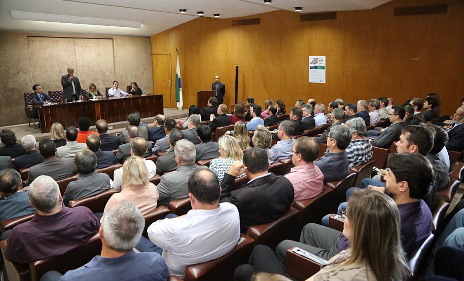 Governadora assina promoção de 41 auditores da Receita Estadual Governadora Cida Borghetti assina a promoção de 41 auditores da Receita Estadual.