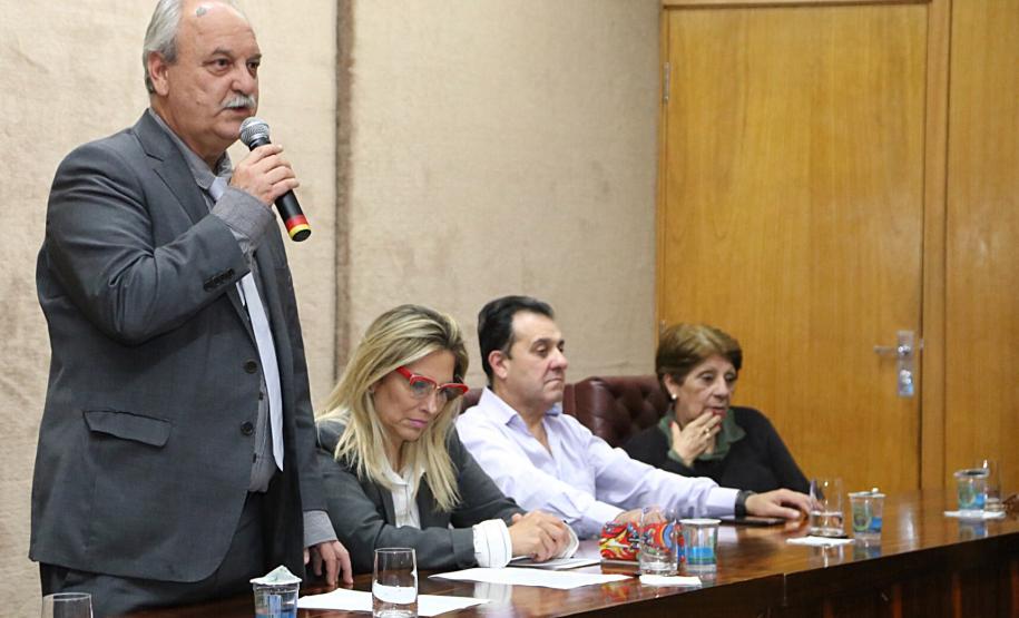 Governadora assina promoção de 41 auditores da Receita Estadual Governadora Cida Borghetti assina a promoção de 41 auditores da Receita Estadual.