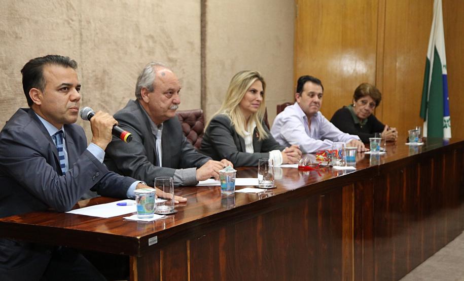 Governadora assina promoção de 41 auditores da Receita Estadual Governadora Cida Borghetti assina a promoção de 41 auditores da Receita Estadual.