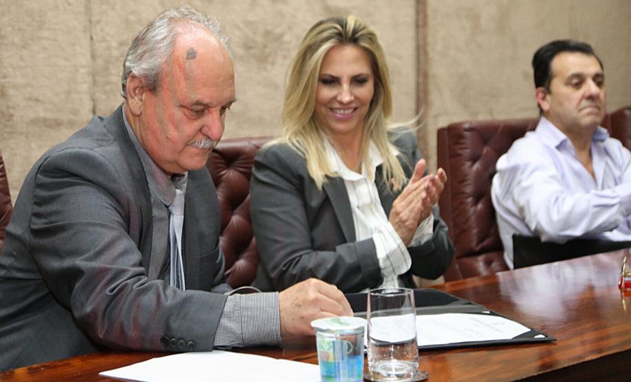 Governadora assina promoção de 41 auditores da Receita Estadual Governadora Cida Borghetti assina a promoção de 41 auditores da Receita Estadual.