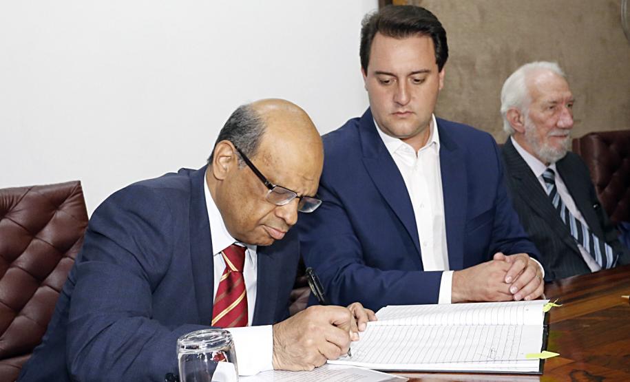 O governador Carlos Massa Ratinho Júnior, participa da posse do secretário de Estado da Fazenda, Renê de Oliveira Garcia Junior.