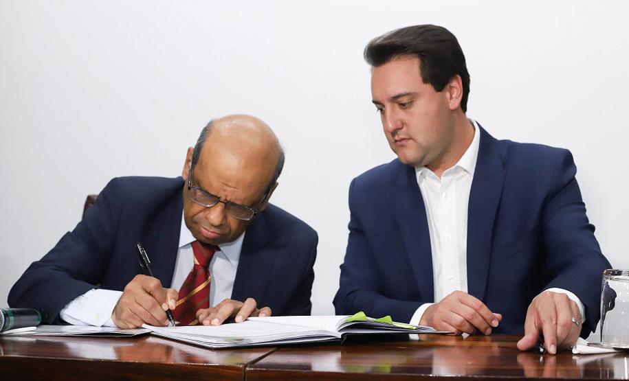 O governador Carlos Massa Ratinho Júnior, participa da posse do secretário de Estado da Fazenda, Renê de Oliveira Garcia Junior.