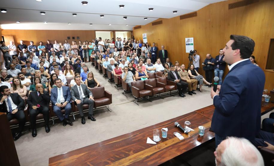 O governador Carlos Massa Ratinho Júnior, participa da posse do secretário de Estado da Fazenda, Renê de Oliveira Garcia Junior.