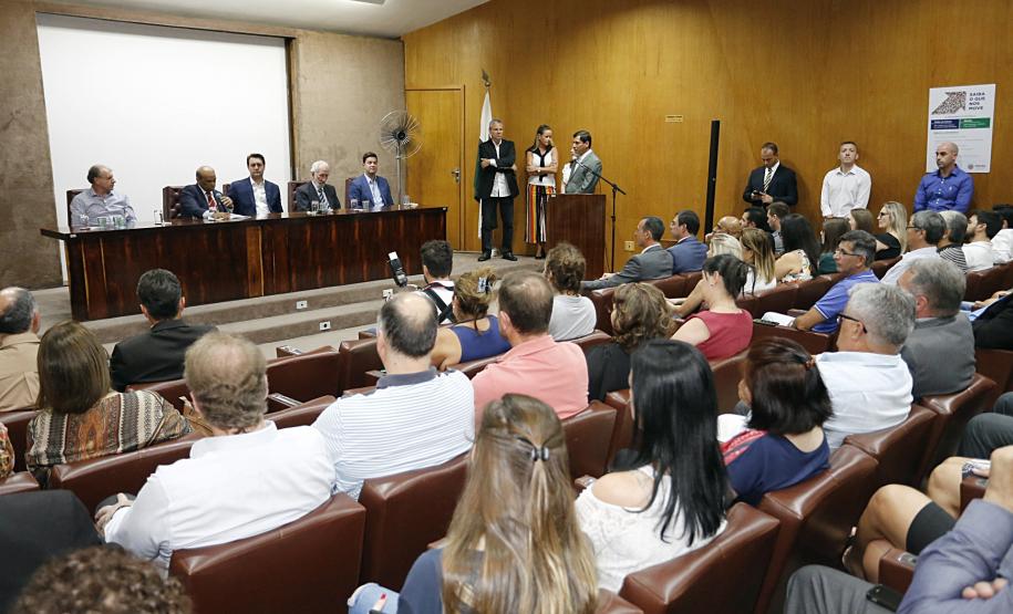 O governador Carlos Massa Ratinho Júnior, participa da posse do secretário de Estado da Fazenda, Renê de Oliveira Garcia Junior.