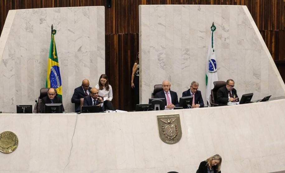 Fazenda apresenta balanço do 3º quadrimestre de 2018 O secretário Renê Garcia Junior, de Estado da Fazenda (SEFA), participa nesta quarta-feira (27), de uma audiência pública na Assembleia Legislativa do Paraná (ALEP), para apresentação dos dados do Governo relativos ao cumprimento das metas fiscais do terceiro quadrimestre de 2018. Curitiba, 27/02/2019 - Foto: Geraldo Bubniak/ANPr