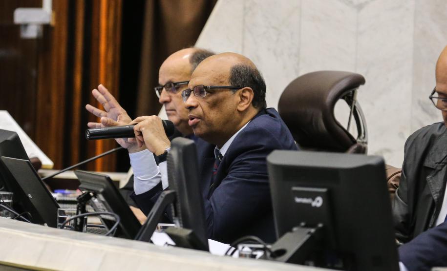 Fazenda apresenta balanço do 3º quadrimestre de 2018 O secretário Renê Garcia Junior, de Estado da Fazenda (SEFA), participa nesta quarta-feira (27), de uma audiência pública na Assembleia Legislativa do Paraná (ALEP), para apresentação dos dados do Governo relativos ao cumprimento das metas fiscais do terceiro quadrimestre de 2018. Curitiba, 27/02/2019 - Foto: Geraldo Bubniak/ANPr