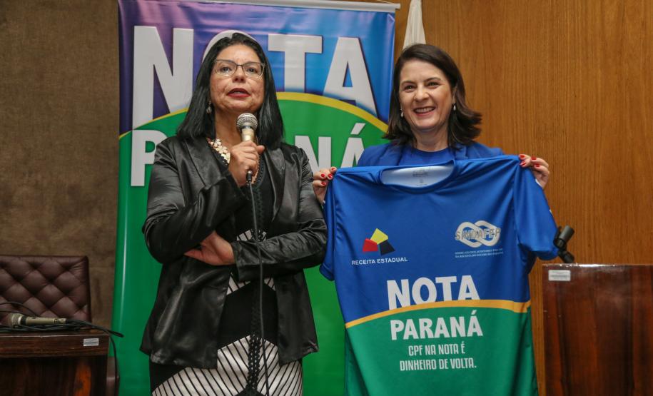 Com recorde em valores devolvidos, Nota Paraná premia moradores de Maringá e Curitiba O Governo do Estado entrega os três principais prêmios do sorteio de março do programa Nota Paraná. A solenidade de premiação aconteceu na Secretaria de Estado da Fazenda, em Curitiba nesta quinta-feira (21).