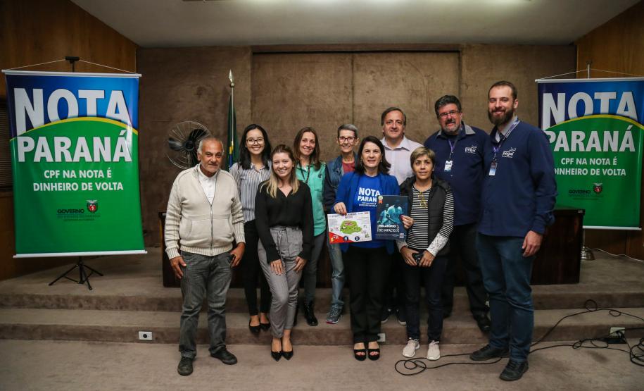 Com recorde em valores devolvidos, Nota Paraná premia moradores de Maringá e Curitiba O Governo do Estado entrega os três principais prêmios do sorteio de março do programa Nota Paraná. A solenidade de premiação aconteceu na Secretaria de Estado da Fazenda, em Curitiba nesta quinta-feira (21).