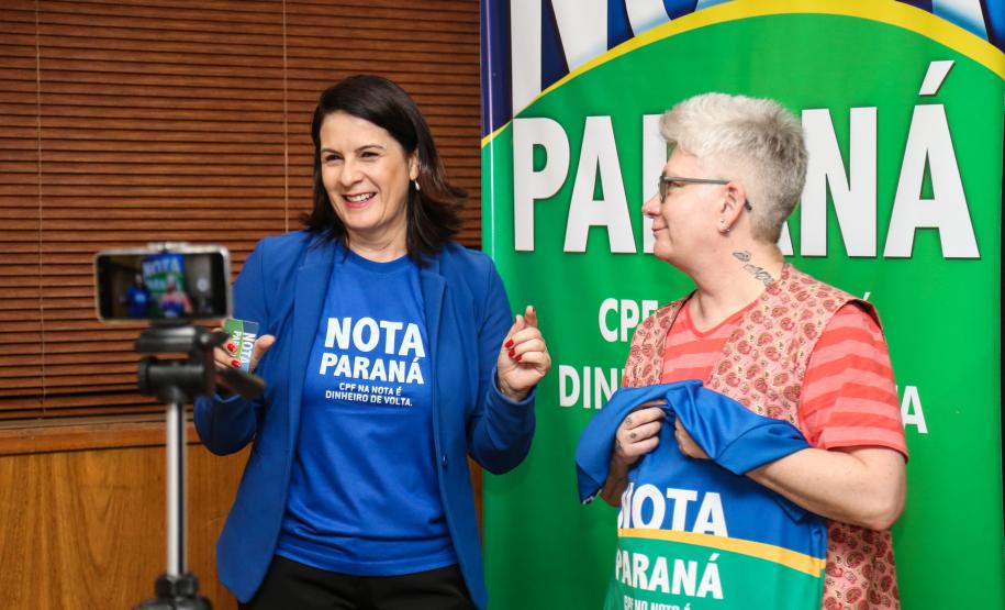 Com recorde em valores devolvidos, Nota Paraná premia moradores de Maringá e Curitiba O Governo do Estado entrega os três principais prêmios do sorteio de março do programa Nota Paraná. A solenidade de premiação aconteceu na Secretaria de Estado da Fazenda, em Curitiba nesta quinta-feira (21).