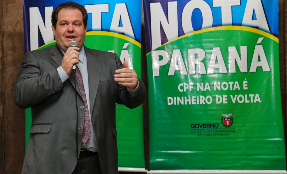 Contribuinte é sorteado com o prêmio principal do Nota Paraná no dia do aniversário O Governo do Estado entrega os três principais prêmios do sorteio de Abril do programa Nota Paraná, de R$ 20 mil, R$ 30 mil e R$ 50 mil. A solenidade de premiação acontece na Secretaria de Estado da Fazenda, em Curitiba nesta quarta-feira (17). Curitiba, 17/04/2019 - Foto: Geraldo Bubniak/ANPr