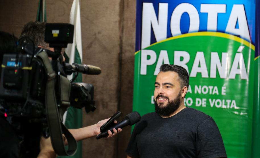 Contribuinte é sorteado com o prêmio principal do Nota Paraná no dia do aniversário O Governo do Estado entrega os três principais prêmios do sorteio de Abril do programa Nota Paraná, de R$ 20 mil, R$ 30 mil e R$ 50 mil. A solenidade de premiação acontece na Secretaria de Estado da Fazenda, em Curitiba nesta quarta-feira (17). Curitiba, 17/04/2019 - Foto: Geraldo Bubniak/ANPr