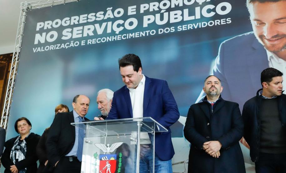 Governo valoriza servidores com promoções e progressões Governo valoriza servidores com promoções e progressões