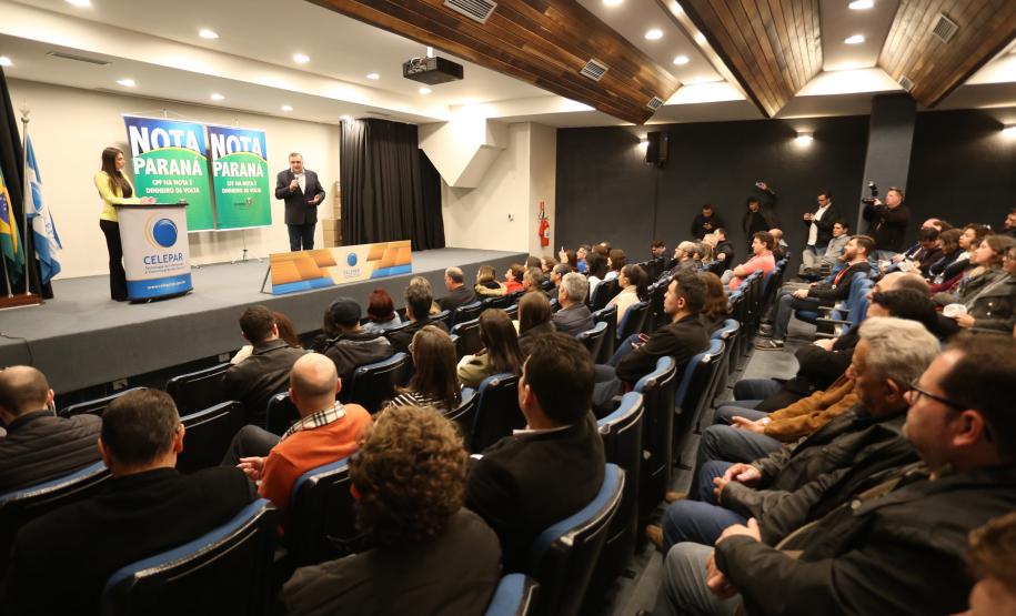 Instituições vão receber R$ 400 mil do Nota Paraná Instituições recebem R$ 400 mil do programa Nota Paraná
