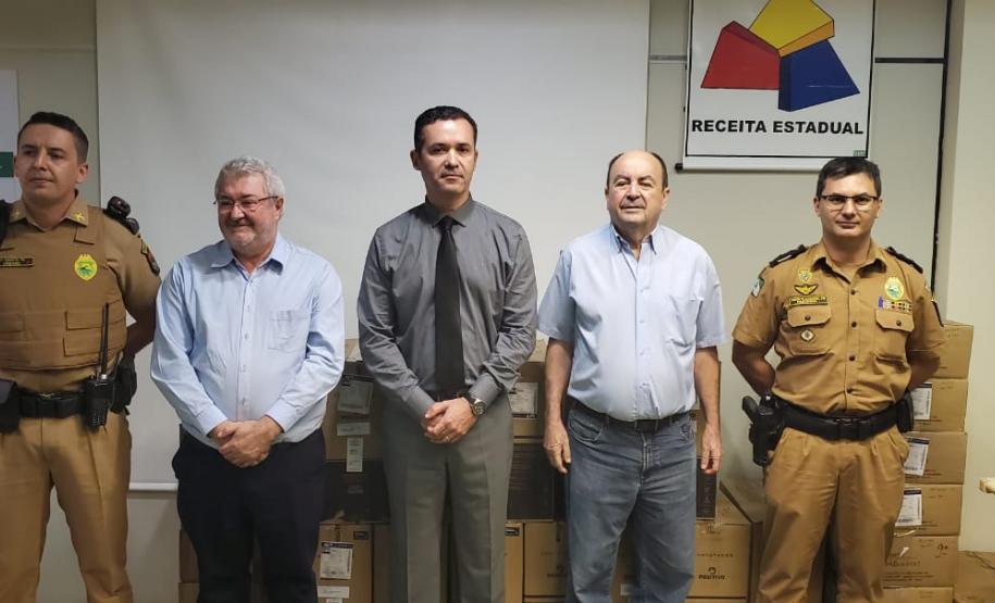 doação para a PM Delegacia da Receita em Maringá doa computadores para a PM