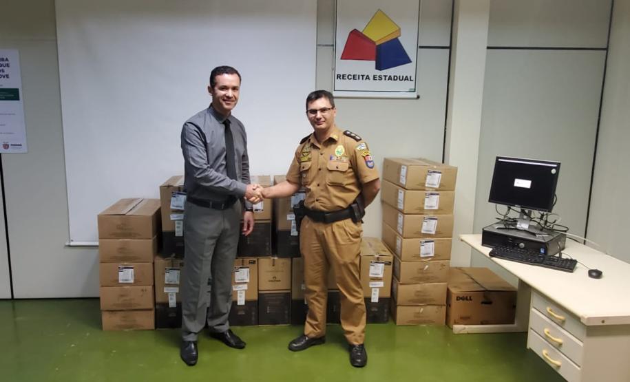 doação para a PM Delegacia da Receita em Maringá doa computadores para a PM