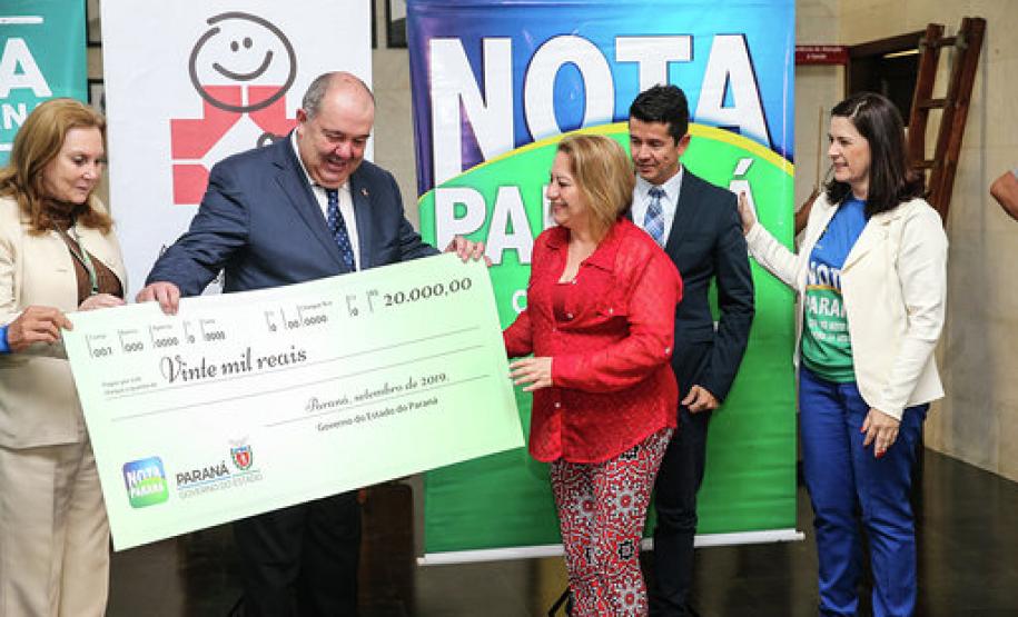 nota parana Premiados de setembro recebem cheque do Nota Paraná