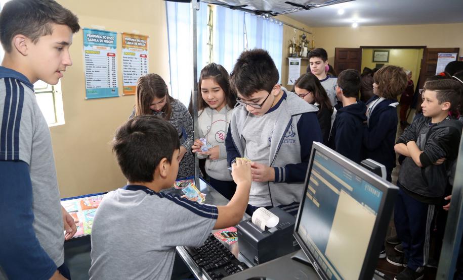 educação fiscal Educação fiscal em escolas ensina crianças sobre valor do imposto