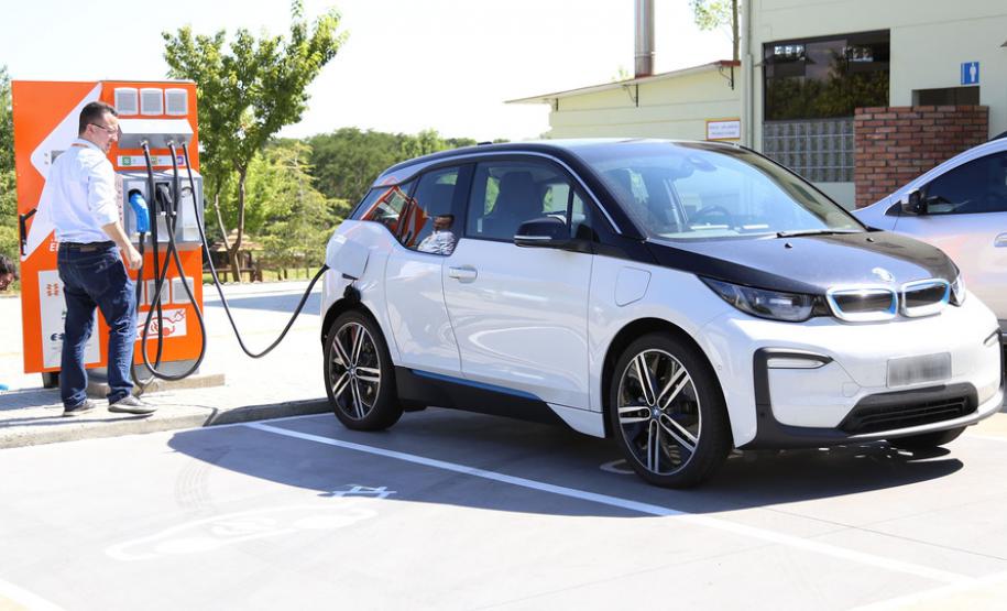 carro elétrico Governador sanciona isenção de IPVA para carros elétricos