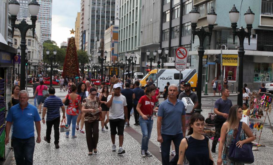 economia Governo injeta quase R$ 6 bilhões na economia até o Natal
