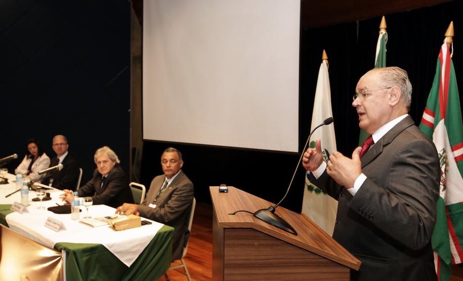 O Paraná Competitivo é um marco na história da industrialização do Estado, na avaliação do secretário da Fazenda, Luiz Carlos Hauly. Ele adiantou que o momento “o programa já atraiu 120 empresas, responsáveis por investimentos da ordem de R$ 20 bilhões e a geração de 136 mil empregos diretos”.