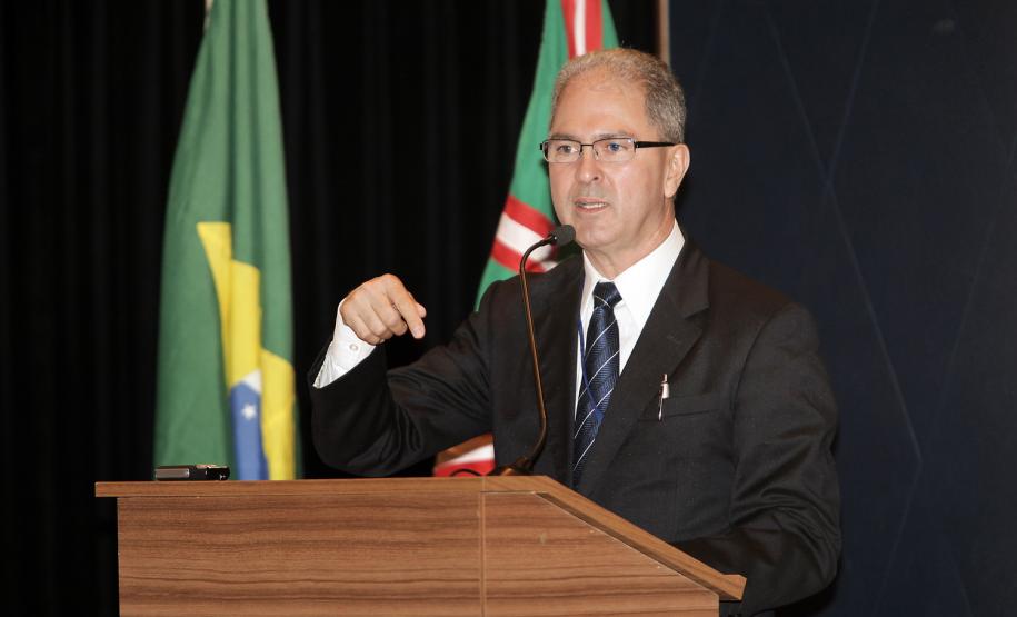 O Paraná Competitivo é um marco na história da industrialização do Estado, na avaliação do secretário da Fazenda, Luiz Carlos Hauly. Ele adiantou que o momento “o programa já atraiu 120 empresas, responsáveis por investimentos da ordem de R$ 20 bilhões e a geração de 136 mil empregos diretos”.