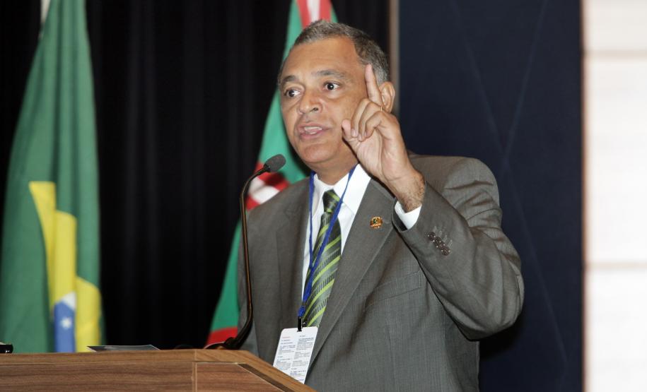 O Paraná Competitivo é um marco na história da industrialização do Estado, na avaliação do secretário da Fazenda, Luiz Carlos Hauly. Ele adiantou que o momento “o programa já atraiu 120 empresas, responsáveis por investimentos da ordem de R$ 20 bilhões e a geração de 136 mil empregos diretos”.