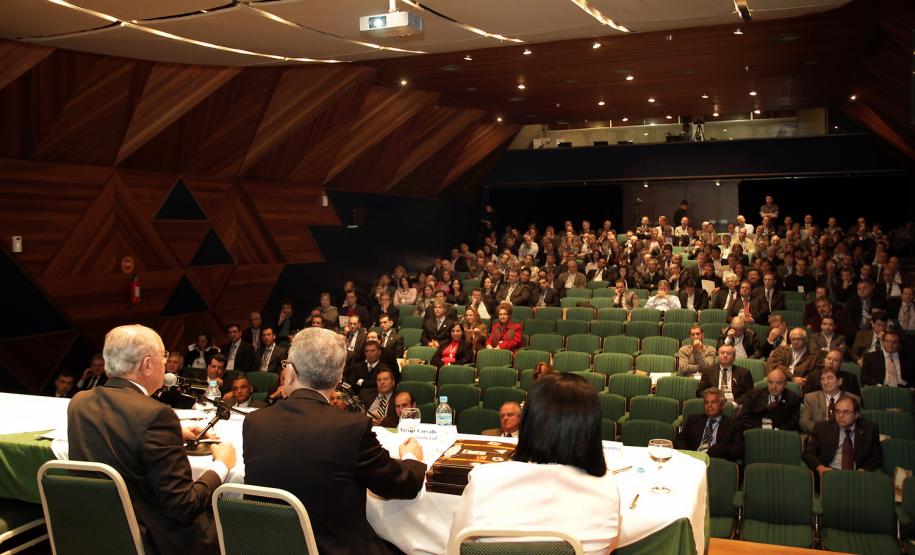 O Paraná Competitivo é um marco na história da industrialização do Estado, na avaliação do secretário da Fazenda, Luiz Carlos Hauly. Ele adiantou que o momento “o programa já atraiu 120 empresas, responsáveis por investimentos da ordem de R$ 20 bilhões e a geração de 136 mil empregos diretos”.