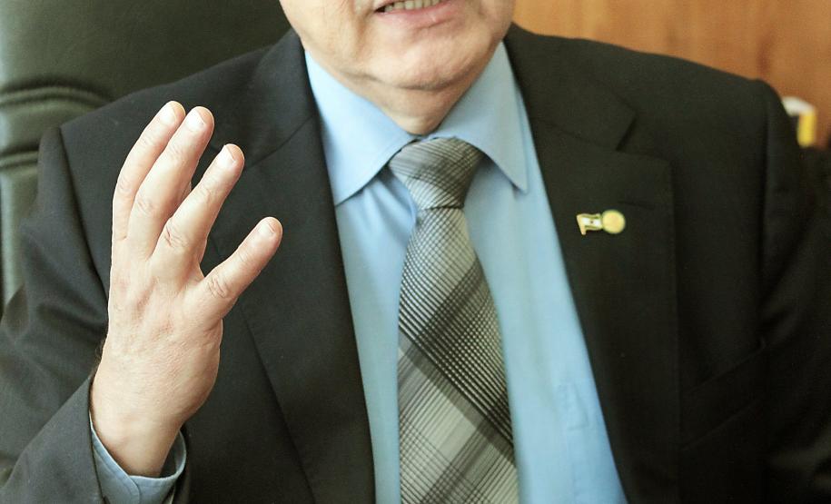 "Educação: uma necessidade, uma certeza” é o tema do I Prêmio Gestor Público Paraná, que será lançado nesta terça-feira (07), às 17 horas, no Plenarinho da  Assembleia Legislativa do Paraná. O objetivo do concurso é reconhecer e premiar os gestores municipais do Estado que desenvolvam práticas e projetos de administração pública que estimulem o crescimento socioeconômico das cidades.