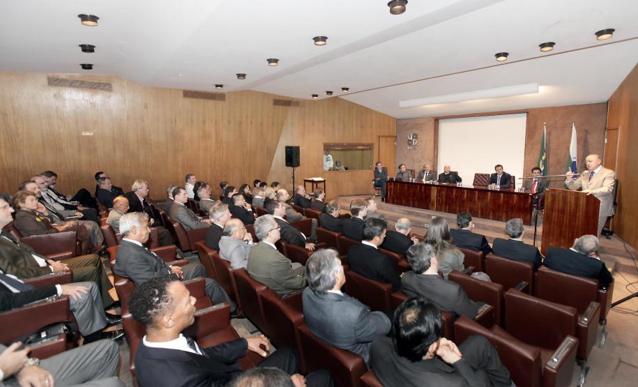 Conselho de Contribuintes reduz em quase 70% estoque de processos em dois anos Posse do Conselho de Contribuintes e Recursos Fiscais (CCRF) do Estado do Paraná