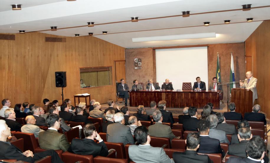 Conselho de Contribuintes reduz em quase 70% estoque de processos em dois anos Posse do Conselho de Contribuintes e Recursos Fiscais (CCRF) do Estado do Paraná