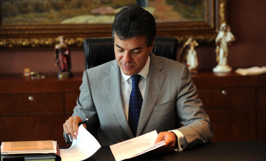 A Assembleia Legislativa aprovou nesta terça-feira (03/09), em primeira discussão, a mensagem do governador Beto Richa que cria a Lei Geral da Micro e Pequena Empresa Estadual. A medida garante uma série de benefícios para pequenos empreendedores, como linhas de crédito especiais, com juros reduzidos, e tratamento diferenciado em compras públicas.