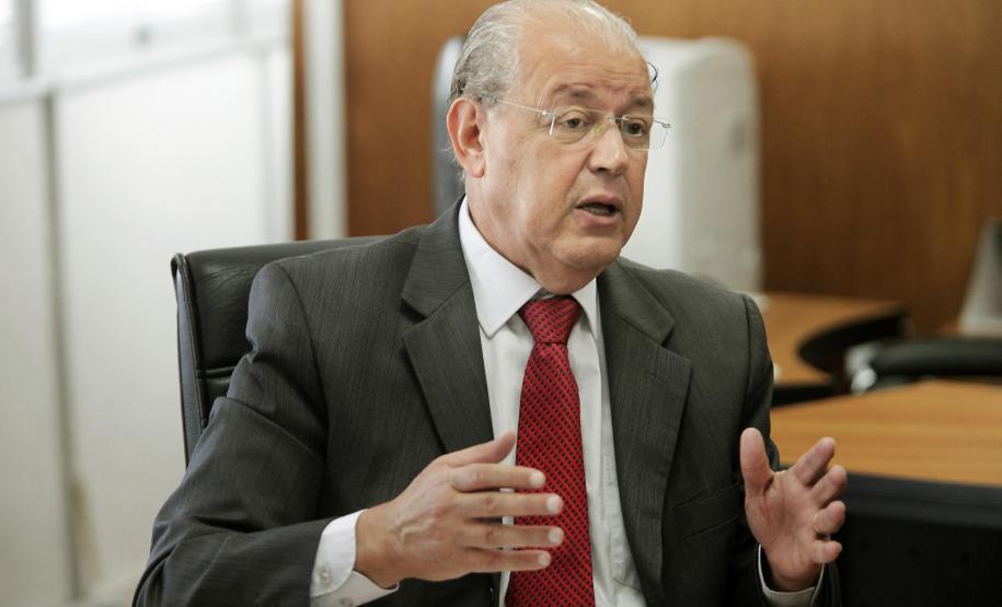A Assembleia Legislativa aprovou nesta terça-feira (03/09), em primeira discussão, a mensagem do governador Beto Richa que cria a Lei Geral da Micro e Pequena Empresa Estadual. A medida garante uma série de benefícios para pequenos empreendedores, como linhas de crédito especiais, com juros reduzidos, e tratamento diferenciado em compras públicas.
