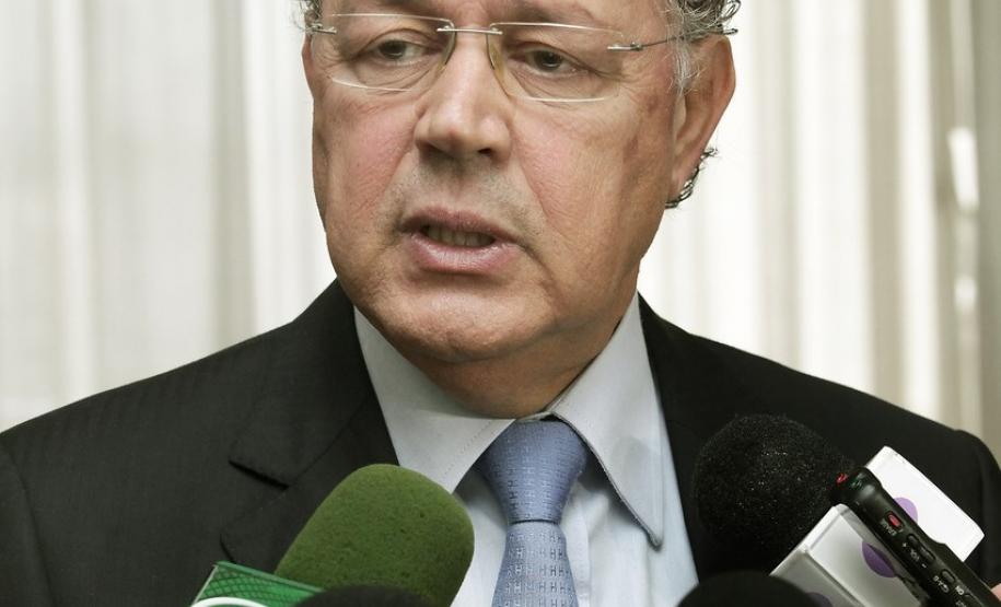 Receita própria do Paraná cresce 12,3% de janeiro a agosto deste ano Nos oito primeiros meses de 2013, o Paraná totalizou R$ 15,7 bilhões em receita própria, o que representou aumento de 12,93% sobre os R$ 13,9 bilhões arrecadados em igual período do ano passado. Os números constam do balanço do 2º quadrimestre das contas do Estado, que o secretário estadual da Fazenda, Luiz Carlos Hauly, apresentou em audiência pública realizada na Assembleia Legislativa do Paraná, na tarde desta segunda-feira (30/9).